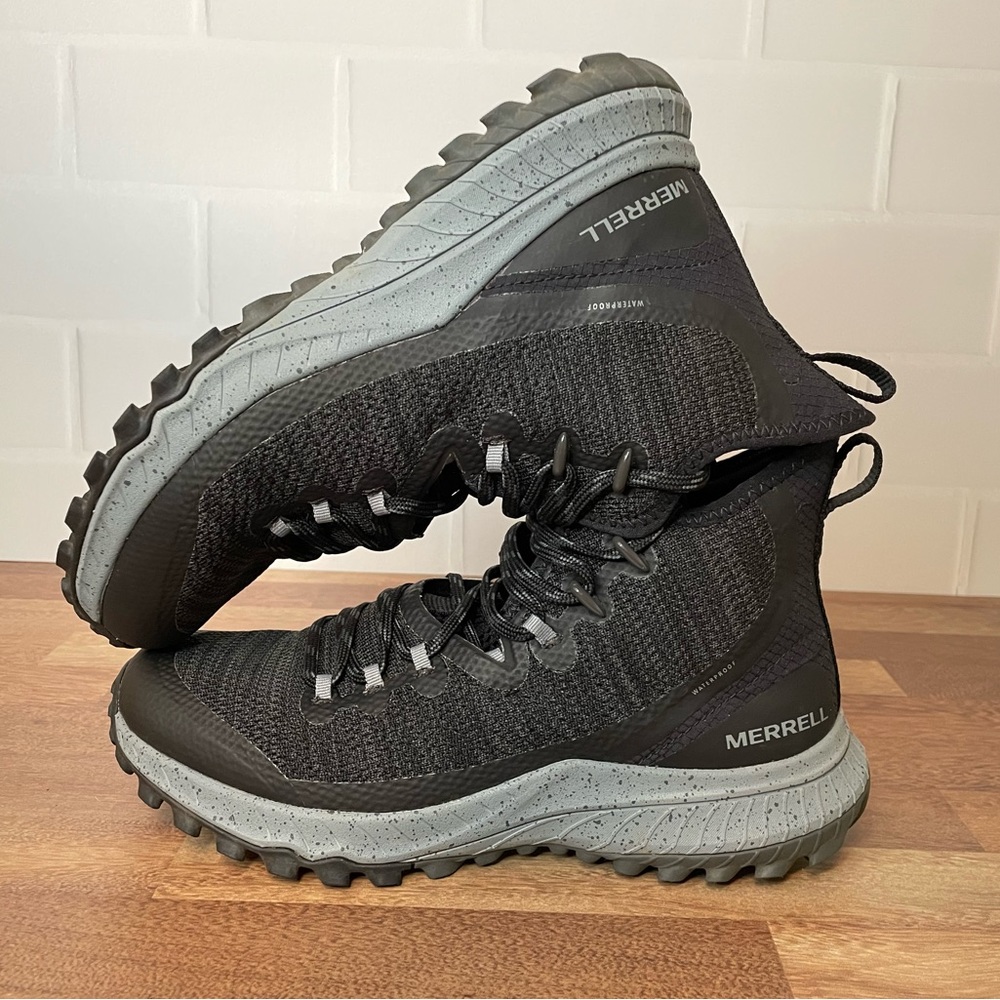 Merrell Women’s Bravada Mid Waterproof Lightweight Hiking Sneaker, size 7, black